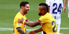 Jubileum-assist Messi houdt armzalig FC Barcelona in titelstrijd
