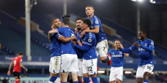 Everton blijft in race voor Champions League na zege