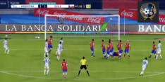 Video: Bravo houdt met sublieme redding Messi van scoren af