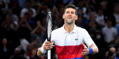 Tennis-legende Djokovic gaat uit zijn dak na Servische stunt
