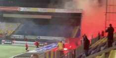 Video: SC Cambuur - FC Utrecht in recordtijd gestaakt door fans