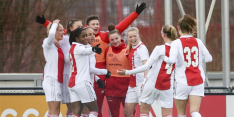 Ajax deelt eerste tik uit aan Feyenoord op Klassiekerdag