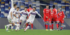 Fiorentina bekert verder na spektakelstuk met drie rode kaarten