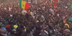 Waanzinnige beelden: duizenden Senegalezen vieren feest
