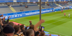 Video: Antwerp-fans pesten Overmars met opblaaspenis en liedje