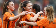 Oranjevrouwen winnen zelf, maar horen slecht kwalificatienieuws