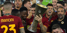 Mancini wekt verbazing met 'losse handjes' tijdens Roma-feest
