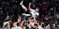 Messi incasseert tienen, records en lof na 'historische wedstrijd'