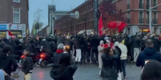 Marokkaanse fans vieren feest in Den Haag en blokkeren kruispunt