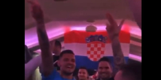Bizarre beelden: Spelers Kroatië onder vuur vanwege fascistisch lied