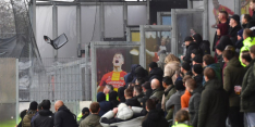 Het gaat mis in Deventer: wedstrijd Go Ahead - FC Twente gestaakt