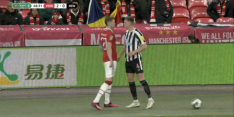 Fysieke confrontatie tussen Weghorst en Botman in League Cup-finale