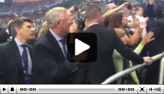 Video: Sir Alex Ferguson knuffelt Ronaldo na EK-winst