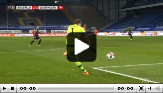 Video: Bayer-doelman tekent voor blunder van de week