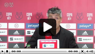 Video: coach Sociedad scheeuwt clublied na gewonnen beker