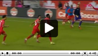 Video: Alphonso Davies ongekend op de brommer en rondt fraai af