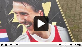 Ten Hag lacht om FIFA-kaart Berghuis: "Haha, 39 verdedigen"