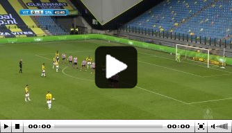 Video: Frederiksen knalt raak voor Vitesse met heerlijke 'zwabber'