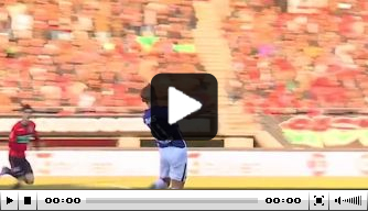 Video: AZ pakt dubieuze voorsprong bij NEC na handsbal Karlsson