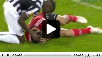 Video: Pogba trapt Garay hard in het gezicht