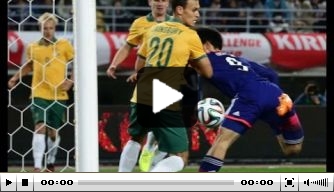 Video: Okazaki scoort met hakbal tegen Australië