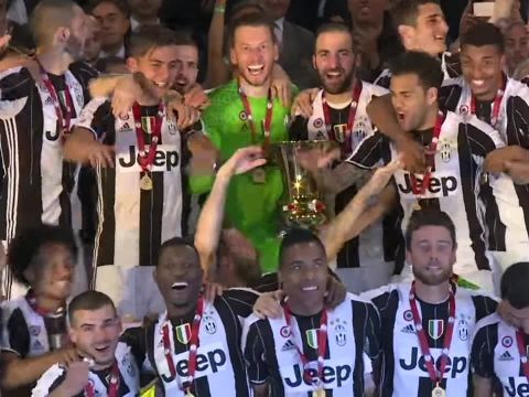 Juventus lift derde Coppa Italia op rij in de lucht ...